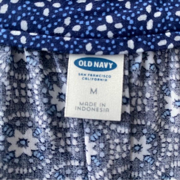 Old Navy NWOT Blue 2 Pattered Sleeveless Top Medium - Picture 11 of 12